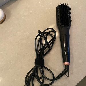 Amika polished perfection straightening brush